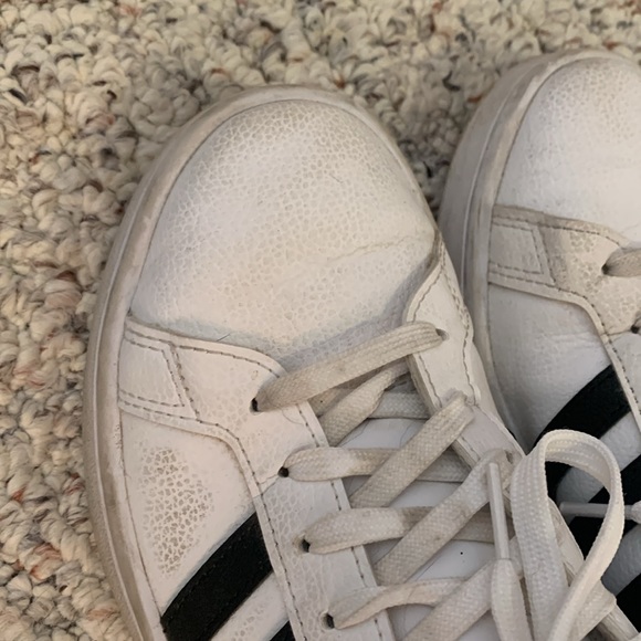 Classic Adidas - Picture 7 of 7